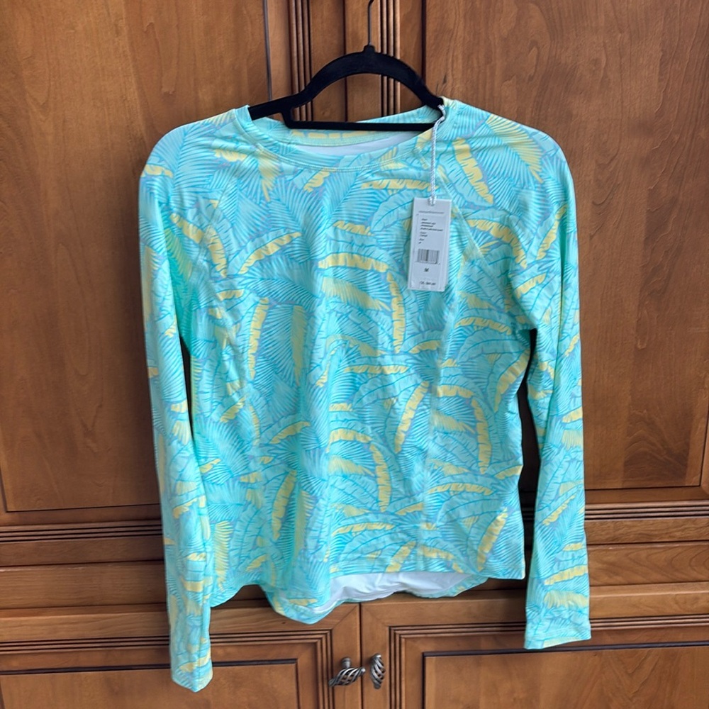 NWT Vineyard Vines rash guard size medium